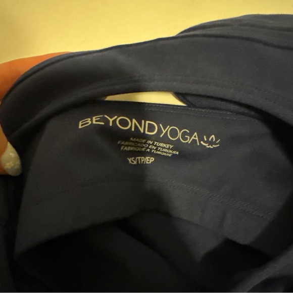 BEYOND YOGA Navy PowerBeyond Strive Cropped Tank Support Shelf Bra Sz XS NWT - Picture 7 of 8